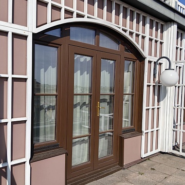 Выход на террасу на Михайловской улице, Санкт-Петербург