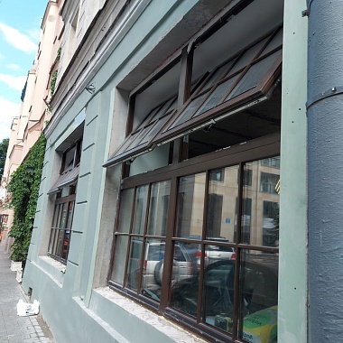 Среднеподвесное окно Готика