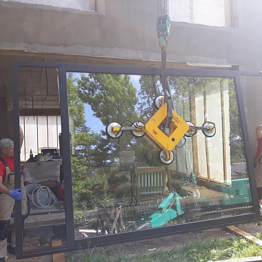 Окно "Брутализм"