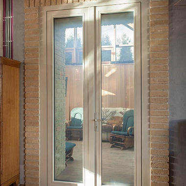 Дверь с изменяющейся прозрачностью