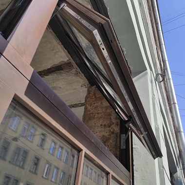 Среднеподвесное окно Готика