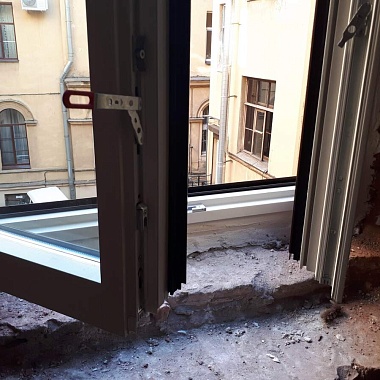 Окна Модерн на набережная реки Мойки