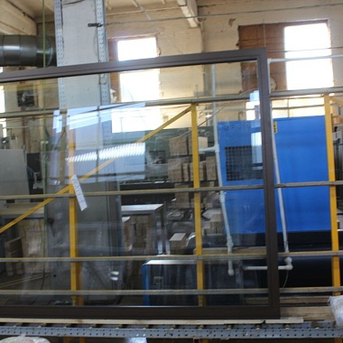 Входные двери и окно из сосны для офиса в центре Санкт-Петербурга