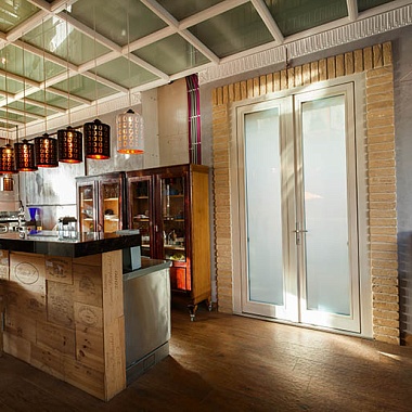 Дверь с изменяющейся прозрачностью