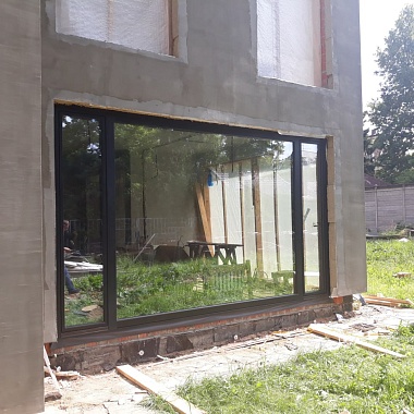 Окно "Брутализм"