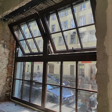 Среднеподвесное окно Готика